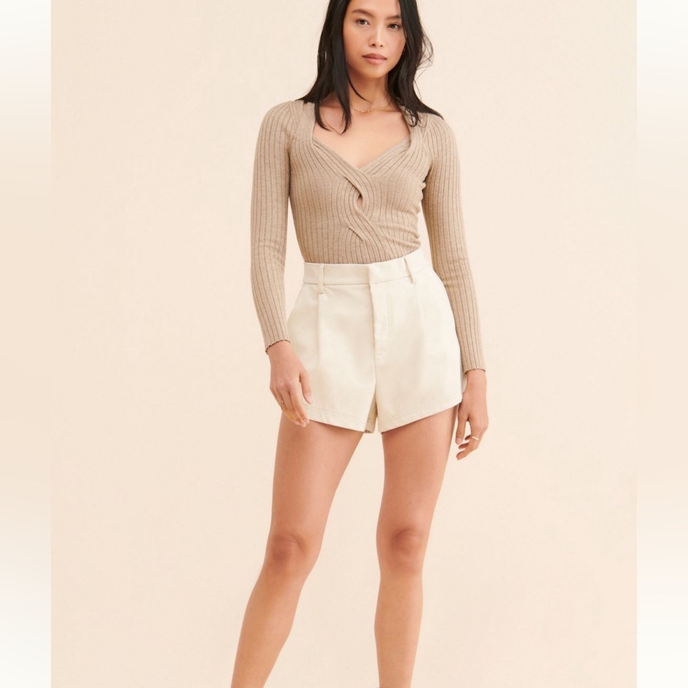 Astr The Label Women’s Twist Front Taupe Ribbed Knit Sweater size small